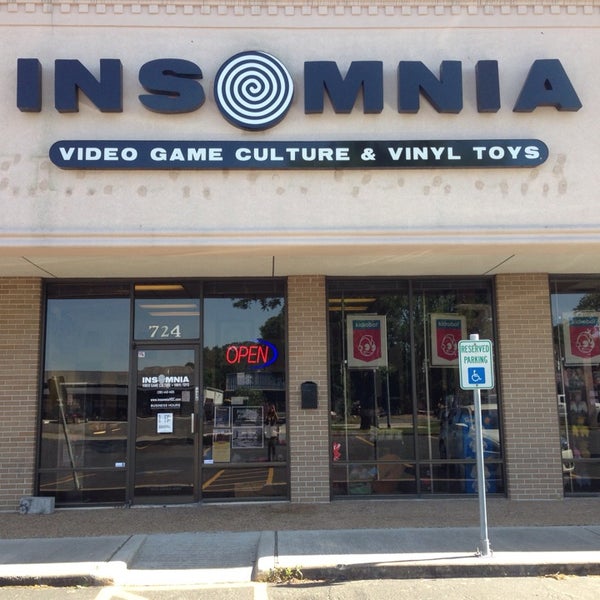 Снимок сделан в Insomnia Video Game Culture &amp; Vinyl Toys пользователем Mary R. 4/30/2014