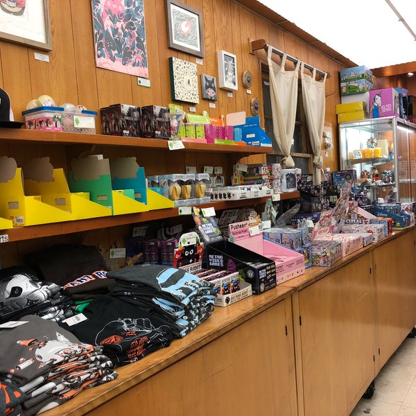 1/3/2018 tarihinde Mary R.ziyaretçi tarafından Giant Robot Store'de çekilen fotoğraf