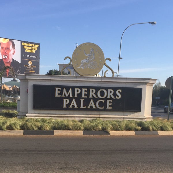 Foto diambil di Emperors Palace Hotel, Casino and Convention Resort oleh Lele L. pada 2/11/2016