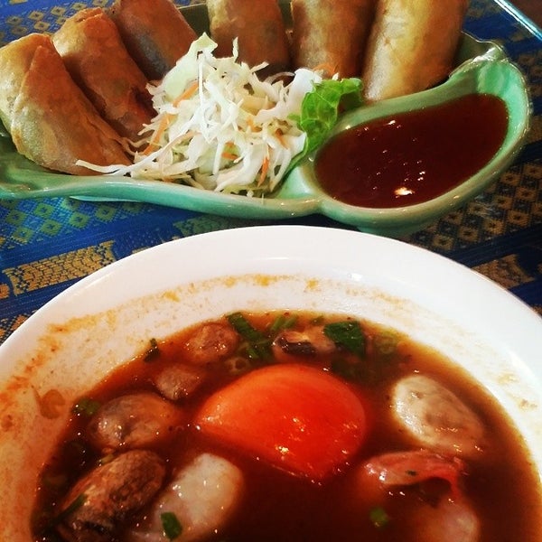 Foto scattata a Thai Thani Restaurant da Kevin A. il 8/17/2014