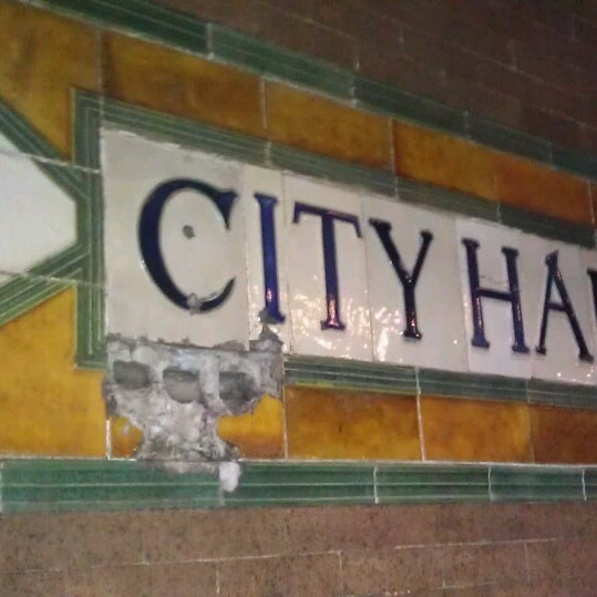 4/13/2013 tarihinde Bob E.ziyaretçi tarafından IRT Subway - City Hall (Abandoned)'de çekilen fotoğraf