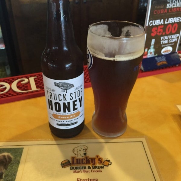 Photo taken at Lucky&#39;s Burger and Brew by ᴡ H. on 3/30/2015