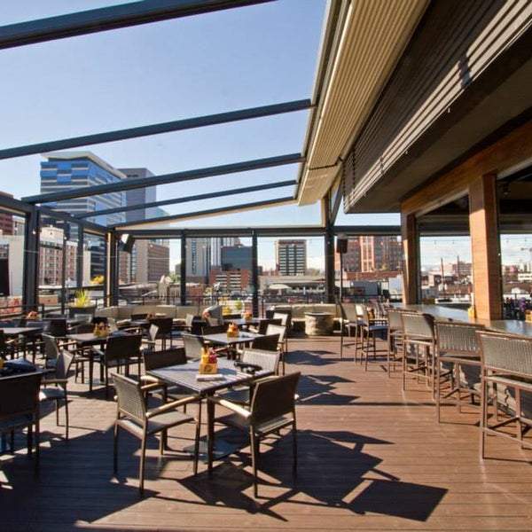 Foto tirada no(a) ViewHouse Eatery, Bar &amp; Rooftop por ViewHouse Eatery, Bar &amp; Rooftop em 3/23/2015