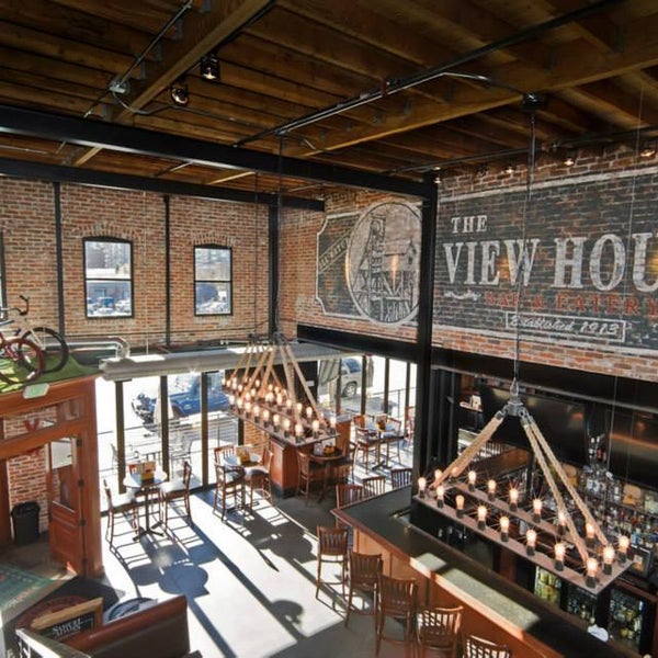 Foto tirada no(a) ViewHouse Eatery, Bar &amp; Rooftop por ViewHouse Eatery, Bar &amp; Rooftop em 3/23/2015