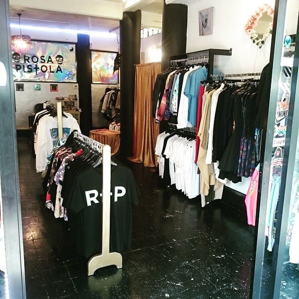 6/23/2015 tarihinde Rip R.ziyaretçi tarafından R†P Rosa Pistola'de çekilen fotoğraf