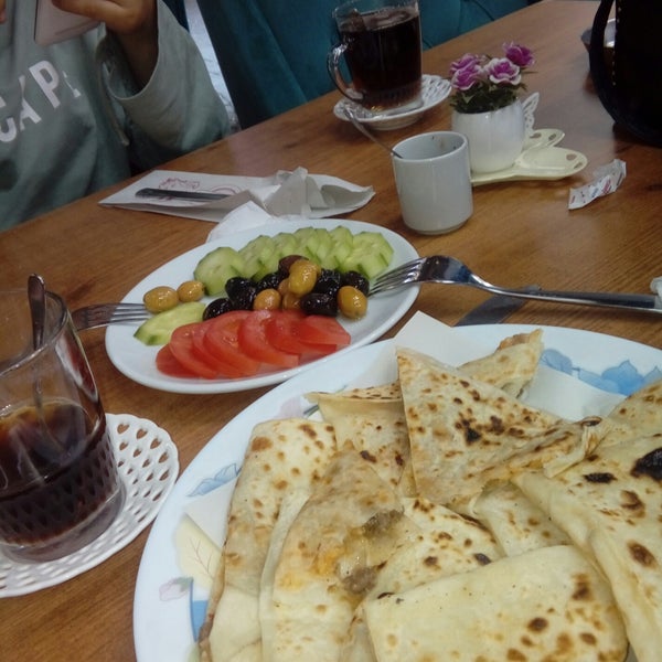 Kırım Çiğ Börek Mantı Konak�ta Börekçi