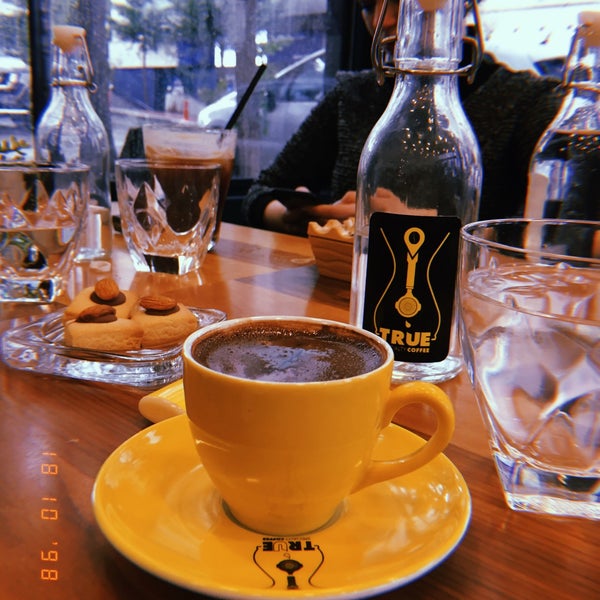 Foto diambil di True Specialty Coffee oleh Gülsu pada 10/18/2019