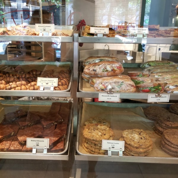 Foto diambil di Breads Bakery oleh Ellen S. pada 9/5/2018