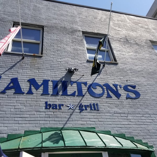 Снимок сделан в Hamilton&#39;s Bar &amp; Grill пользователем Ellen S. 4/13/2018