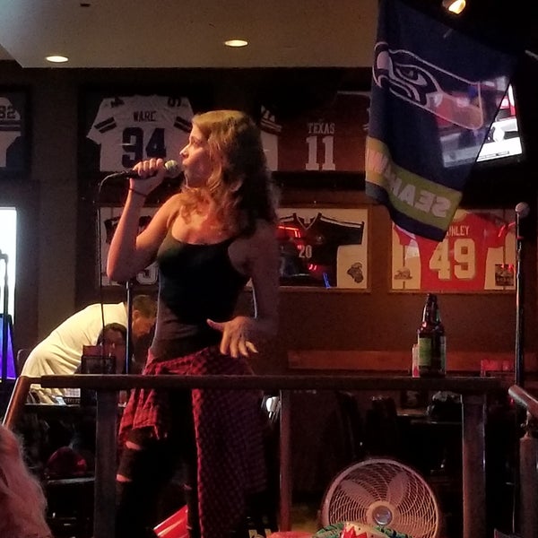 Снимок сделан в The Common Interest Karaoke Bar &amp; Grill пользователем Ellen S. 6/22/2018