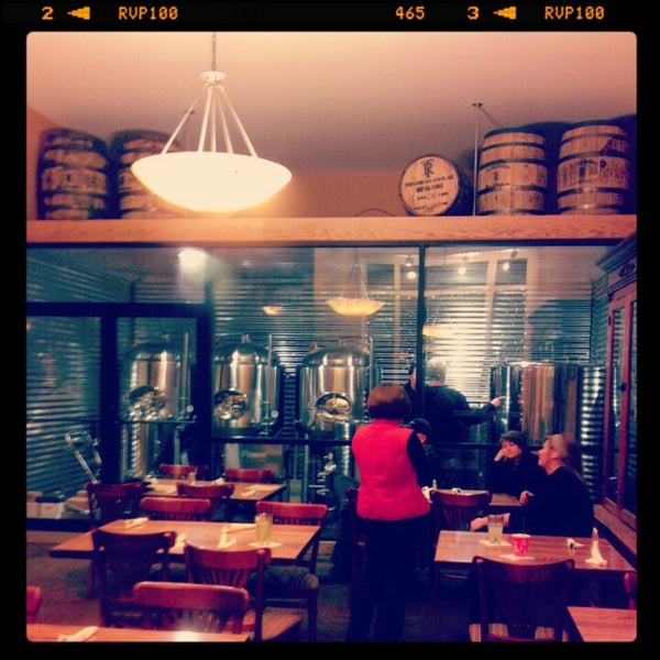 12/16/2012 tarihinde Kerri A.ziyaretçi tarafından Albia Brewing Company'de çekilen fotoğraf