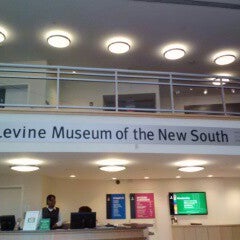 Photo prise au Levine Museum of the New South par Steven T. le2/11/2013