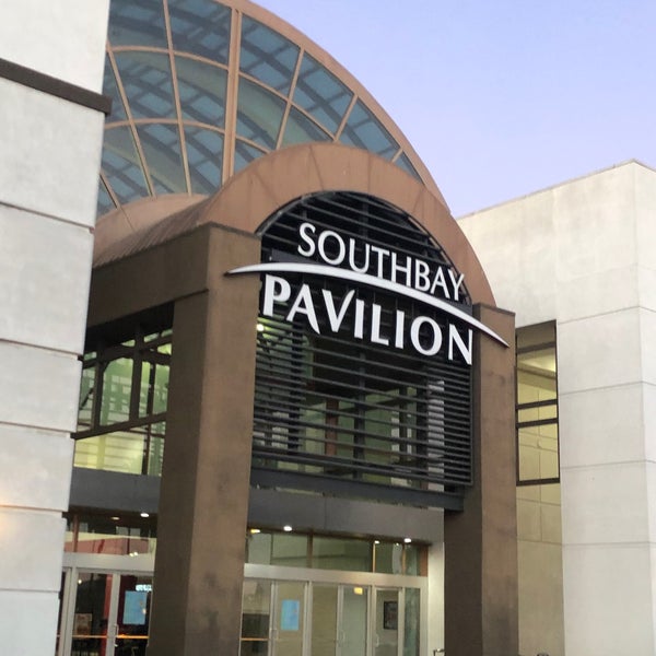 Foto tirada no(a) SouthBay Pavilion por Natalie U. em 8/12/2022