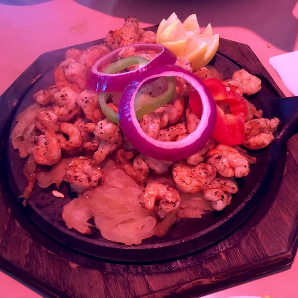 Das Foto wurde bei Fajitas: A Sizzlin&#39; Celebration von Natalie U. am 2/27/2016 aufgenommen