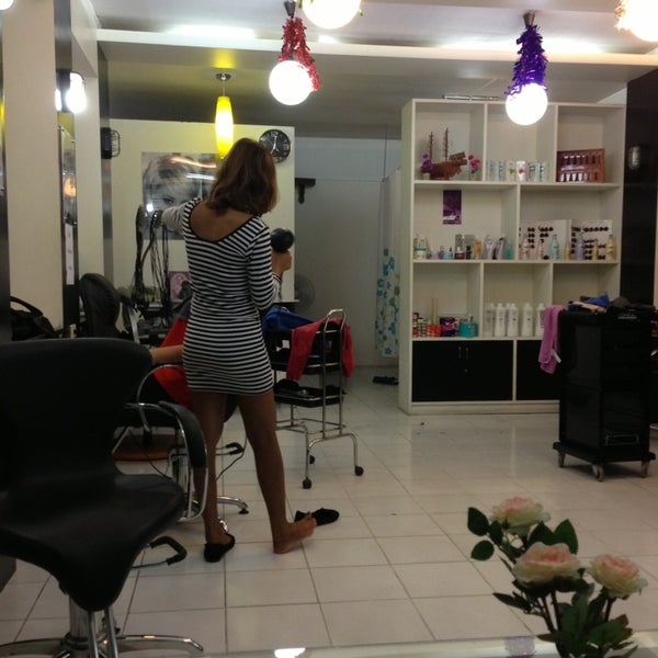 Harrys club. Harrys club. Harris charlaine "deadlocked". Harrys лого. Harrys club.