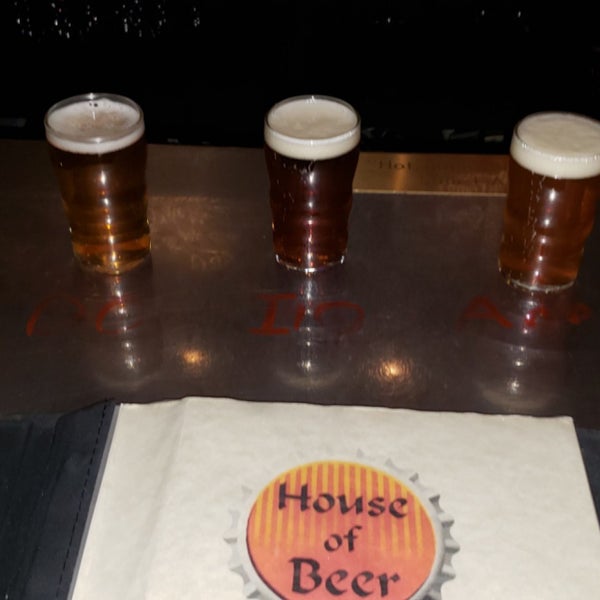 Photo taken at House of Beer by Veronica G. on 11/29/2018