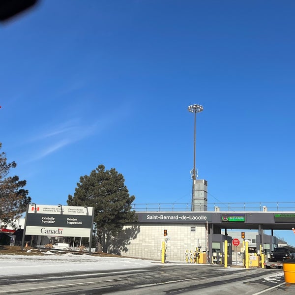 U.S./Canada Border ChamplainSt. Bernard de Lacolle Crossing 71