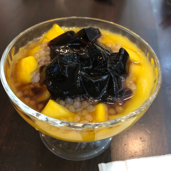 Photo taken at Mango Mango Dessert - Edison by Anne C. on 3/3/2019