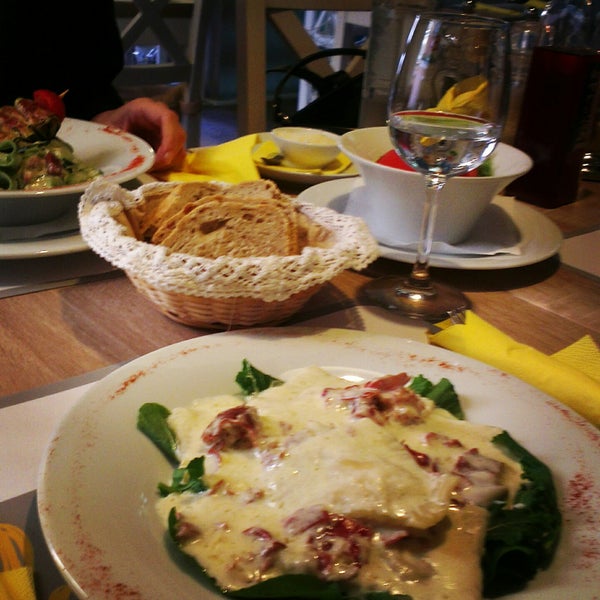 Das Foto wurde bei Pasta&amp;Svasta Restaurant von Iva am 11/22/2014 aufgenommen