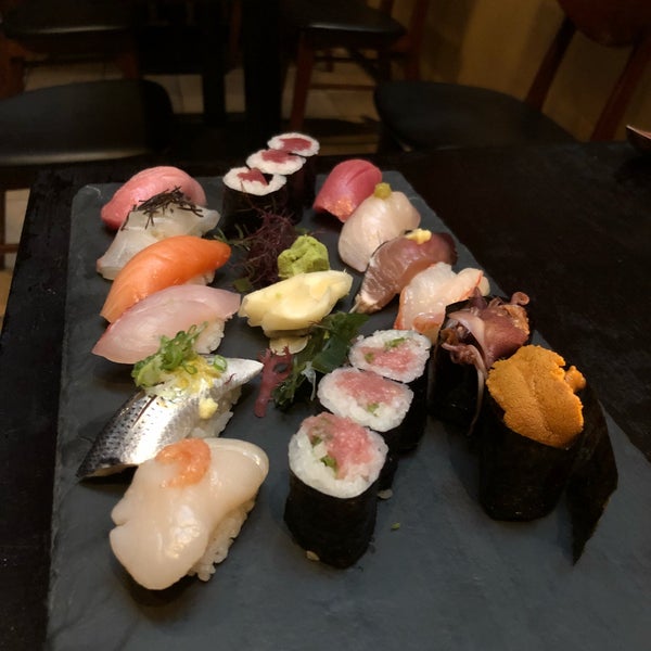 Foto diambil di Nare Sushi oleh Frances L. pada 5/28/2018