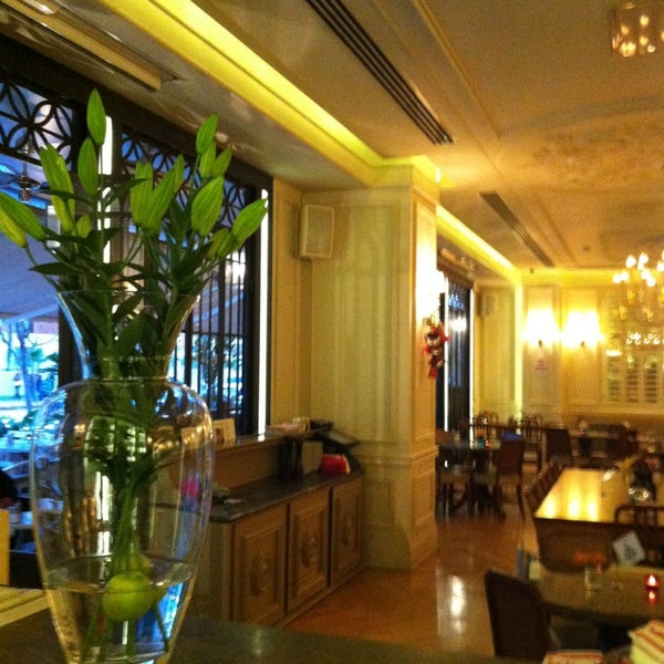 Foto diambil di The House Café oleh Cihan B. pada 12/20/2012