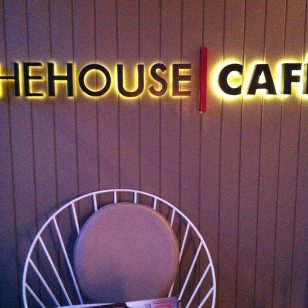 2/10/2013 tarihinde Cihan B.ziyaretçi tarafından The House Café'de çekilen fotoğraf