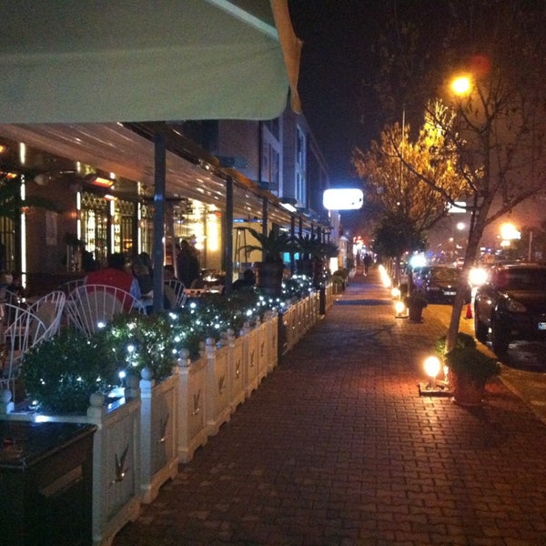 12/29/2012 tarihinde Cihan B.ziyaretçi tarafından The House Café'de çekilen fotoğraf