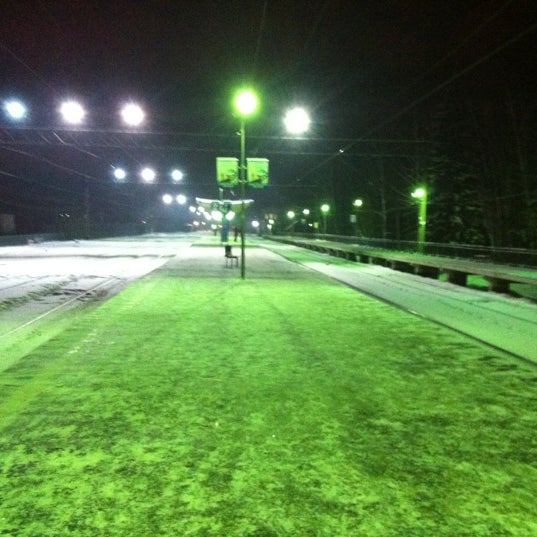 Станция зеленый бор. Станции "ивантеевка - зеленый бор". Станция зеленый бор московская область. Болшево ивантеевка 2. Станция зелёный бор вокзал.