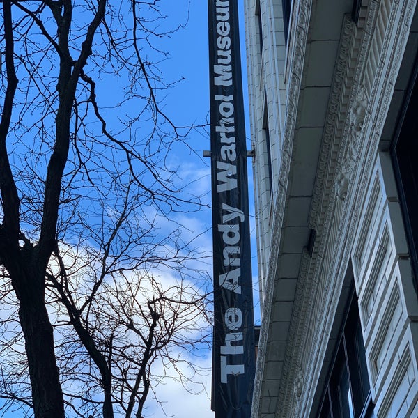 Foto tirada no(a) The Andy Warhol Museum por Kristen M. em 1/3/2022
