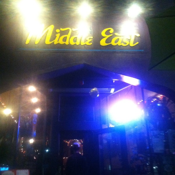 Foto tirada no(a) The Middle East Restaurant por Kristen M. em 5/11/2015