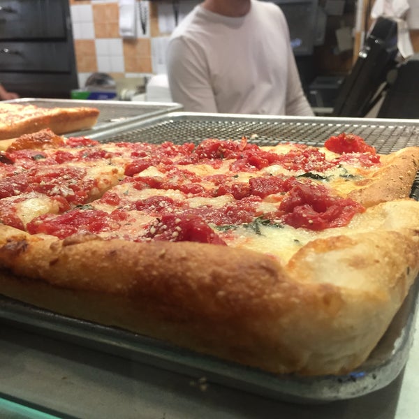 2/25/2017 tarihinde Kristen M.ziyaretçi tarafından Solo Pizza NYC'de çekilen fotoğraf