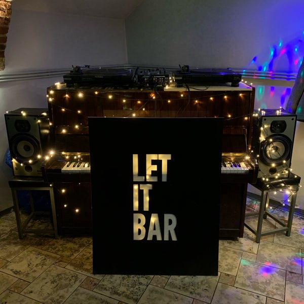 Foto tomada en Let It Bar  por Aleksei B. el 1/14/2019