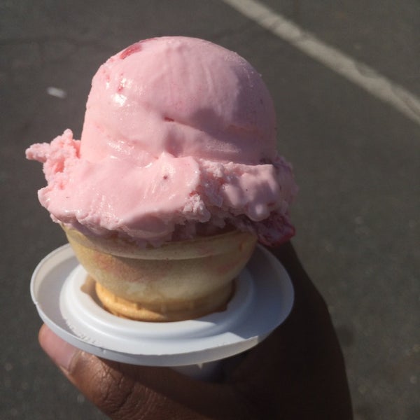 4/3/2014 tarihinde Amanda S.ziyaretçi tarafından Mr. K&#39;s Soft Ice Cream &amp; Drive In'de çekilen fotoğraf