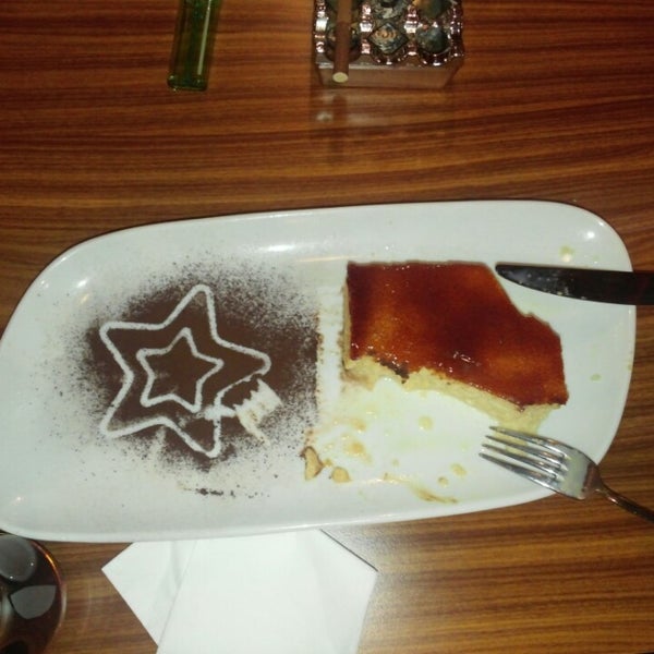Das Foto wurde bei İncir Ağacı Cafe &amp; Restaurant von Bora Ö. am 9/27/2014 aufgenommen