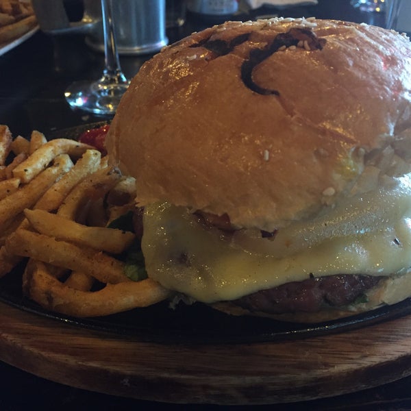 Photo taken at The Hamburger Club by Ricardo I. on 10/26/2015