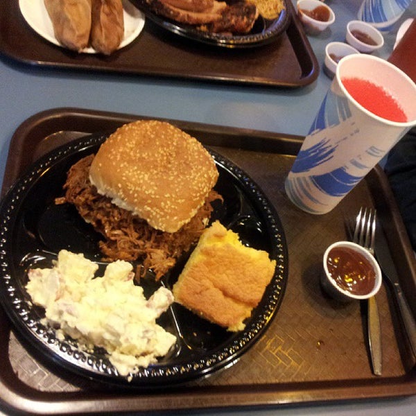 Photo taken at Tennessee&#39;s Real BBQ Real Fast by Senobio C. on 5/3/2013