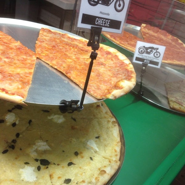 5/30/2014에 Chris M.님이 Pizza Parts &amp; Service에서 찍은 사진