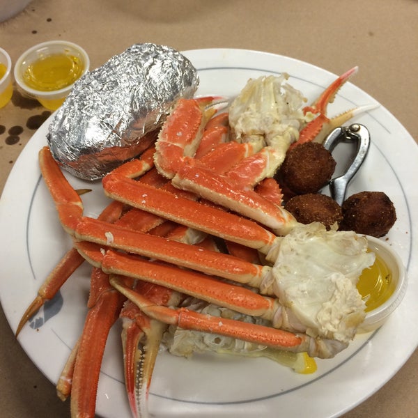 Foto tirada no(a) Blue Ridge Seafood por Michael M. em 9/12/2015