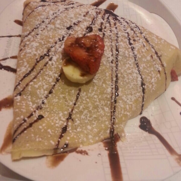 Photo taken at Crepe Delicious by İlayda Ü. on 8/10/2015