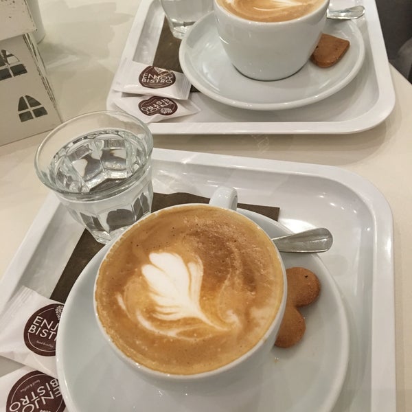รูปภาพถ่ายที่ ENJOY Coffee โดย martin b. เมื่อ 1/27/2019