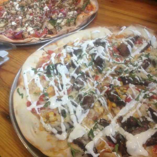 2/23/2013 tarihinde Sian W.ziyaretçi tarafından Bagby Pizza Co.'de çekilen fotoğraf