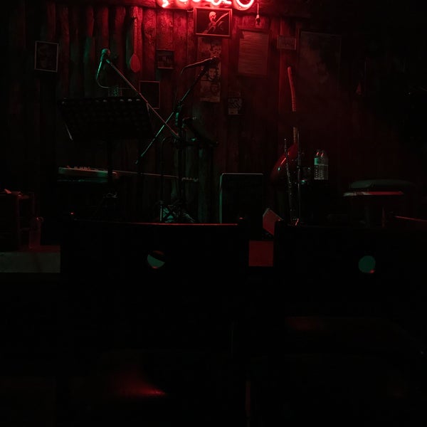 Foto diambil di Çello Cafe &amp; Bar oleh Samet A. pada 3/21/2019