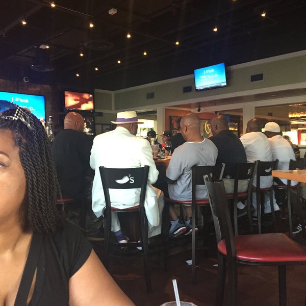 Photo taken at Chili&#39;s Grill &amp; Bar by Thandi D. on 8/3/2015