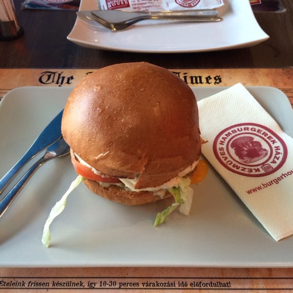 Photo taken at Burger House by Zita N. on 5/23/2014