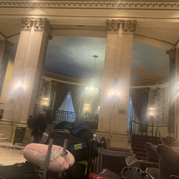 Photo taken at The Roosevelt Hotel by Christopher d. on 11/7/2019