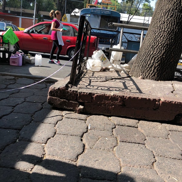 Foto tirada no(a) Mercado Nuevo San Lázaro (Peces Mascotas y Accesorios) por Christopher d. em 4/21/2018