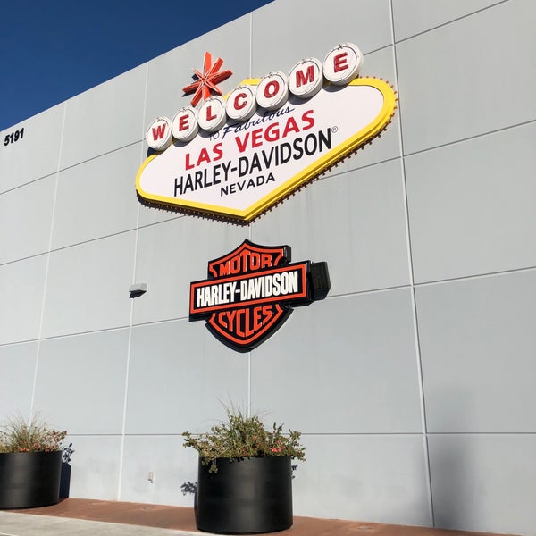 Foto scattata a Las Vegas Harley-Davidson da Christopher d. il 1/21/2018