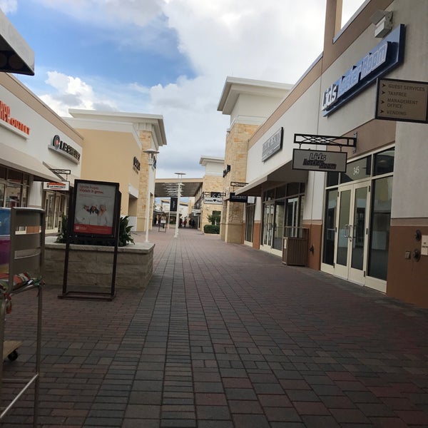 Photo taken at Grand Prairie Premium Outlets by Christopher d. on 11/2/2016