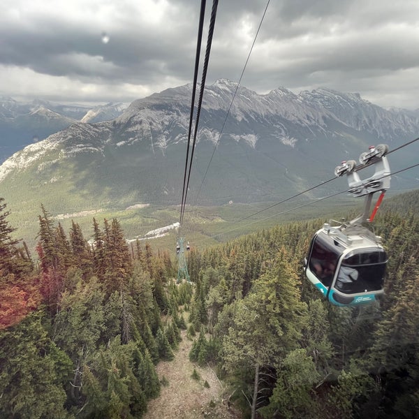 Foto tirada no(a) Banff Gondola por Chris B. em 6/17/2023