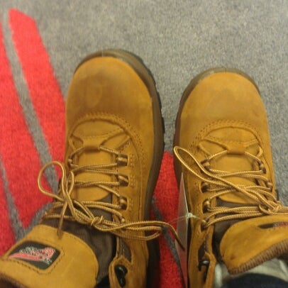 Red wing hotsell boots 95th street